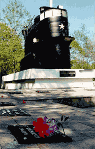 Морское кладбище. Памятник погибшим подводникам